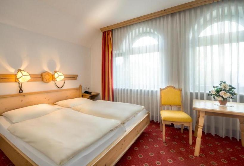 Hotelli Gasthof Zur Post