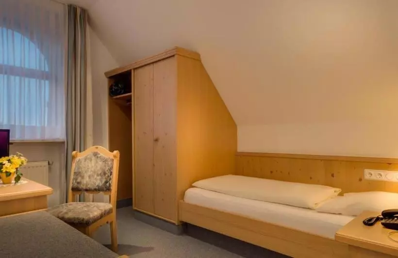 ホテル Gasthof Zur Post