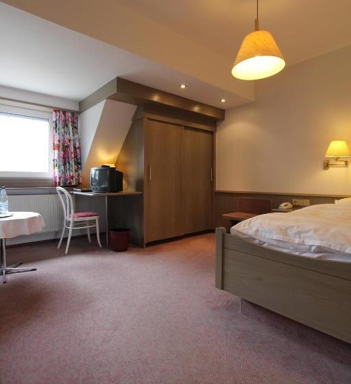 ペンション Gasthaus Tröster