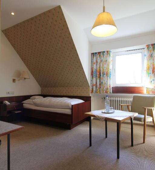 ペンション Gasthaus Tröster