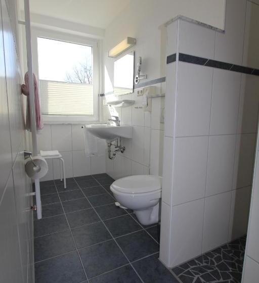 ペンション Gasthaus Tröster