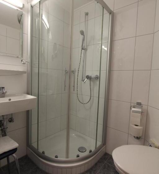 ペンション Gasthaus Tröster