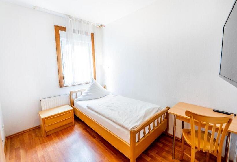 Bed and Breakfast My Pension Stuttgart Airport Messe