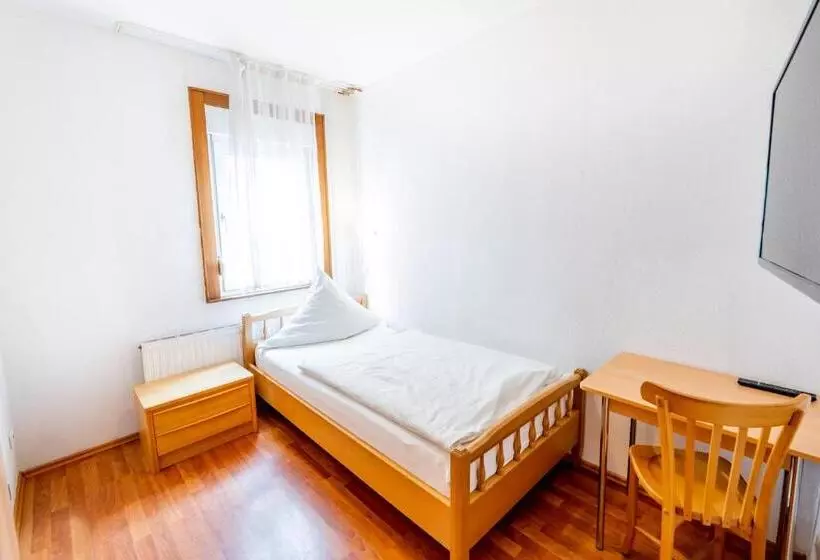 Bed and Breakfast My Pension Stuttgart Airport Messe