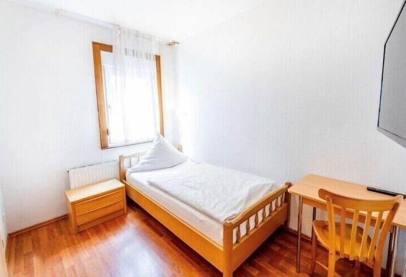 Bed and Breakfast My Pension Stuttgart Airport Messe