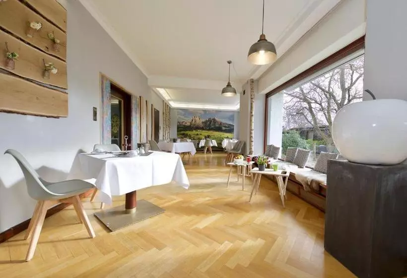 هتل Avenida By Zwei&vierzig