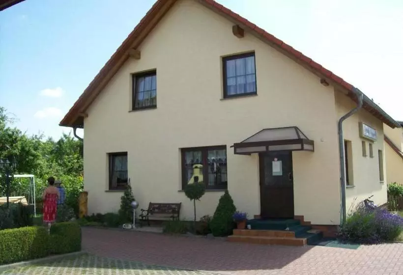 هتل Ferienwohnung Weingart Quedlinburg