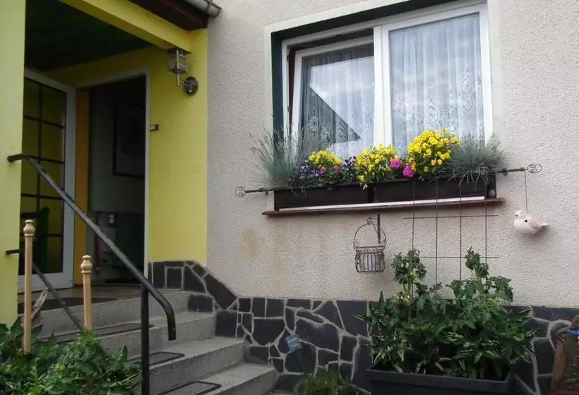 هتل Ferienwohnung Weingart Quedlinburg