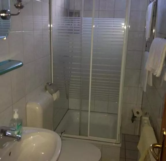 هتل Ferienwohnung Weingart Quedlinburg