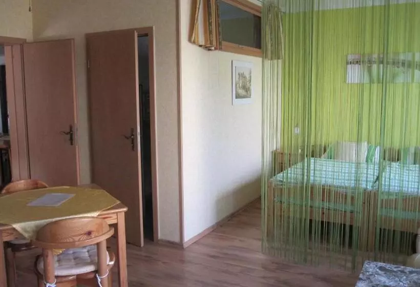 هتل Ferienwohnung Weingart Quedlinburg