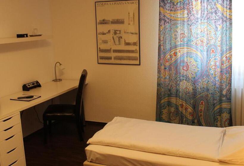 בית מלון כפרי Zum Lowen