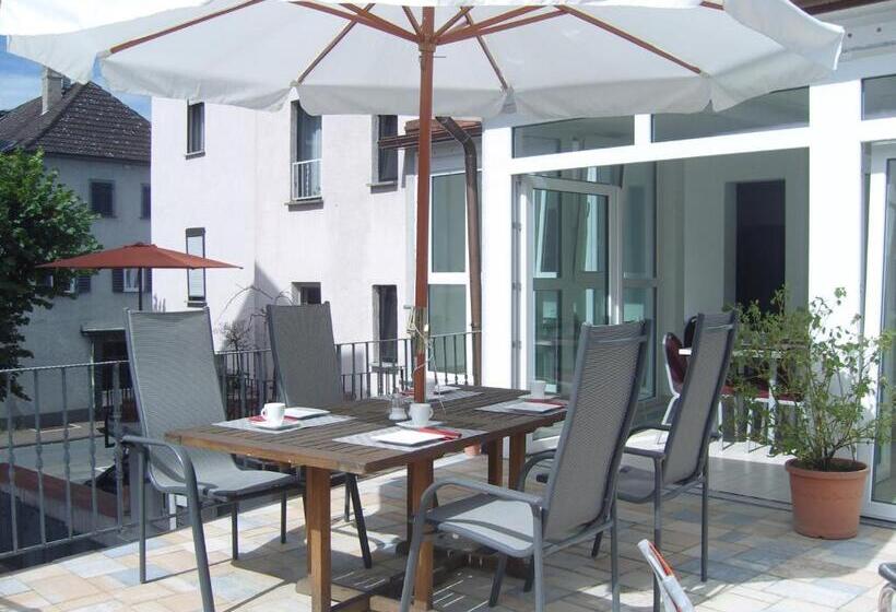 בית מלון כפרי Zum Lowen