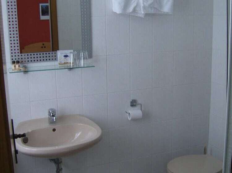 בית מלון כפרי Zum Lowen