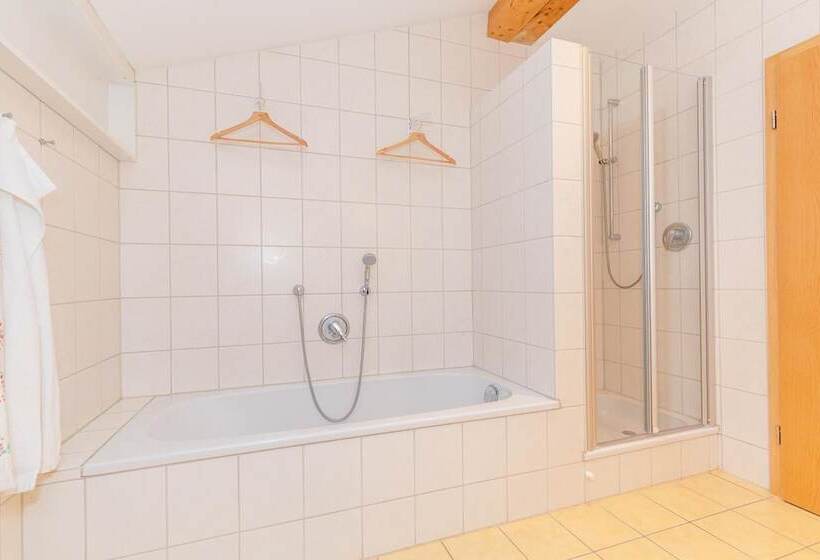 Pensionat Gastehaus Flora