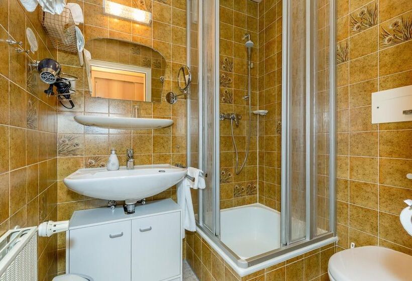 Pensionat Gastehaus Flora