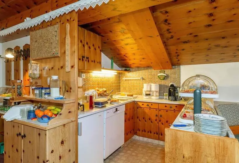 Pensionat Gastehaus Flora