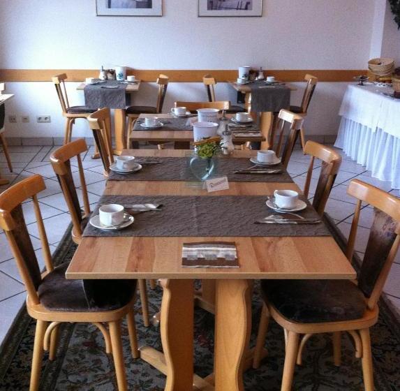 Отель Am Stadthaus Garni