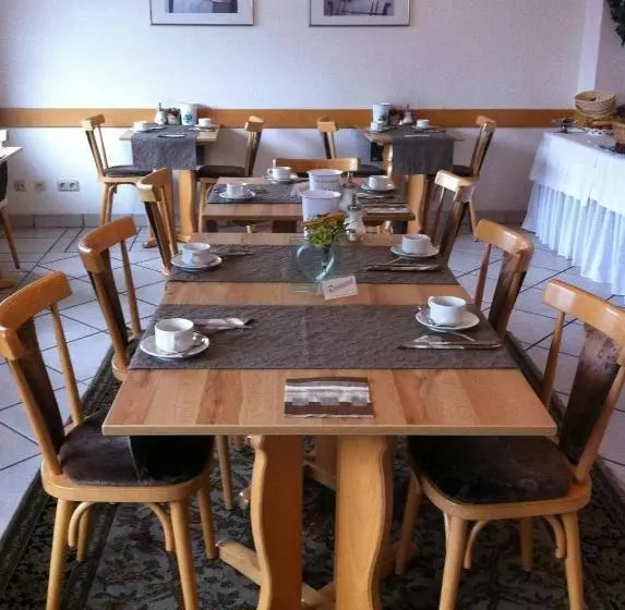 هتل Am Stadthaus Garni