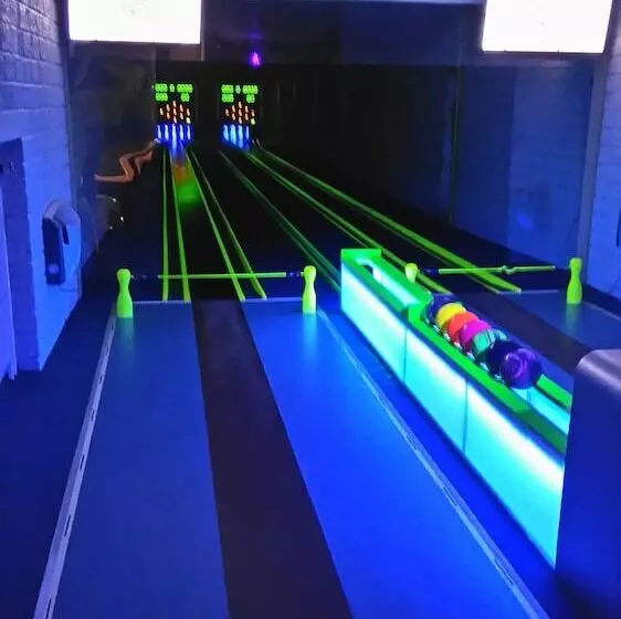 Отель Bennetts Restaurant Und