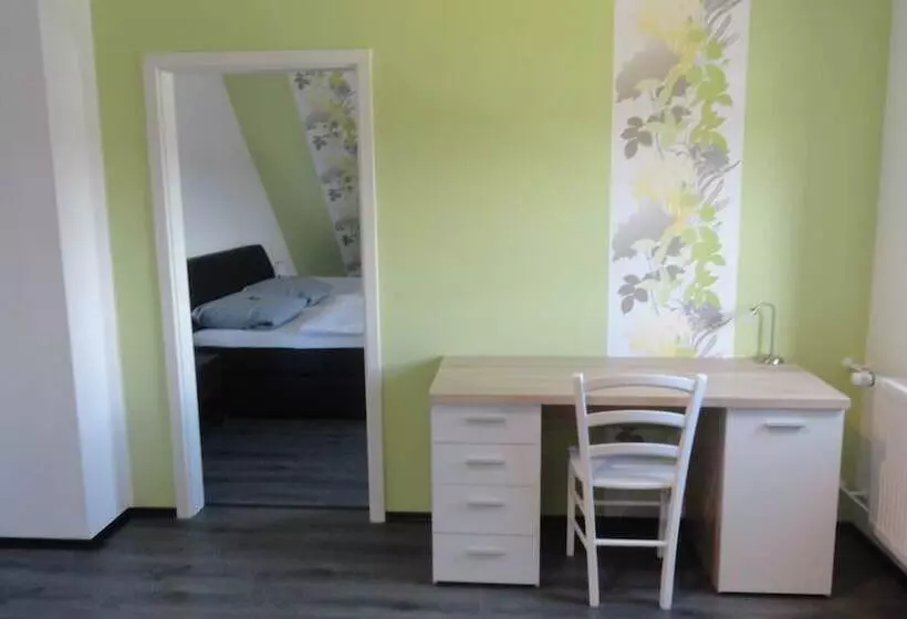 Отель Bennetts Restaurant Und