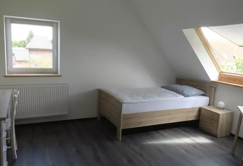 Отель Bennetts Restaurant Und