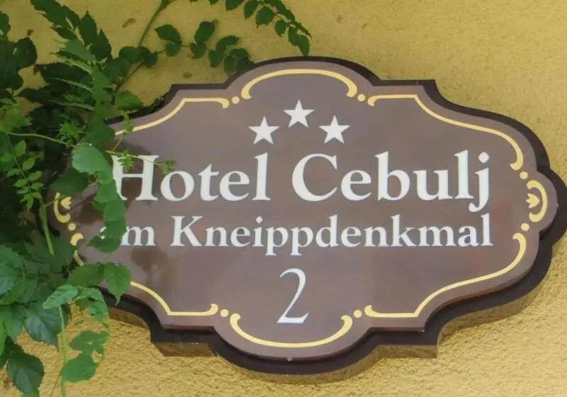 ホテル Cebulj