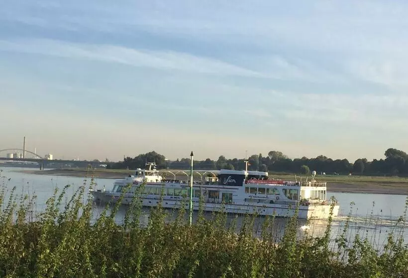 酒店 Kolossos Düsseldorf   Neuss