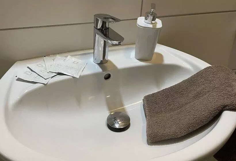 酒店 Kolossos Düsseldorf   Neuss