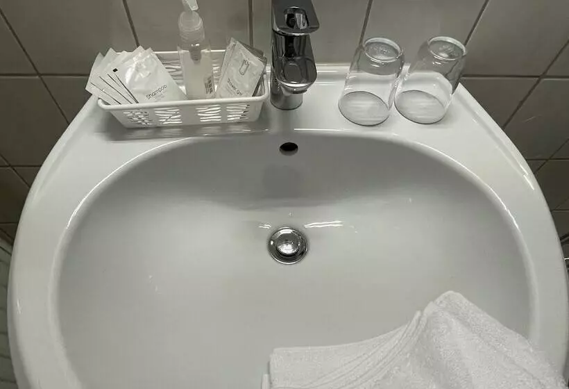 酒店 Kolossos Düsseldorf   Neuss