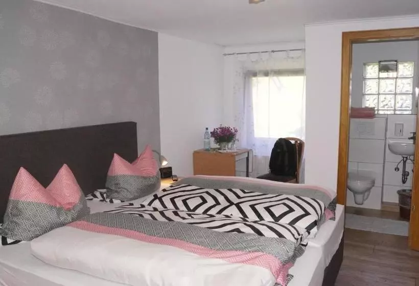 ホテル Landgasthof Zum Adler