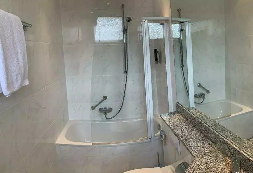 Отель Thuns Dorfkrug