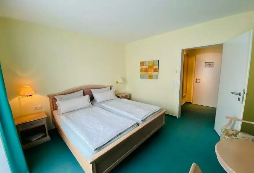 בית מלון כפרי Restaurant Zur Post