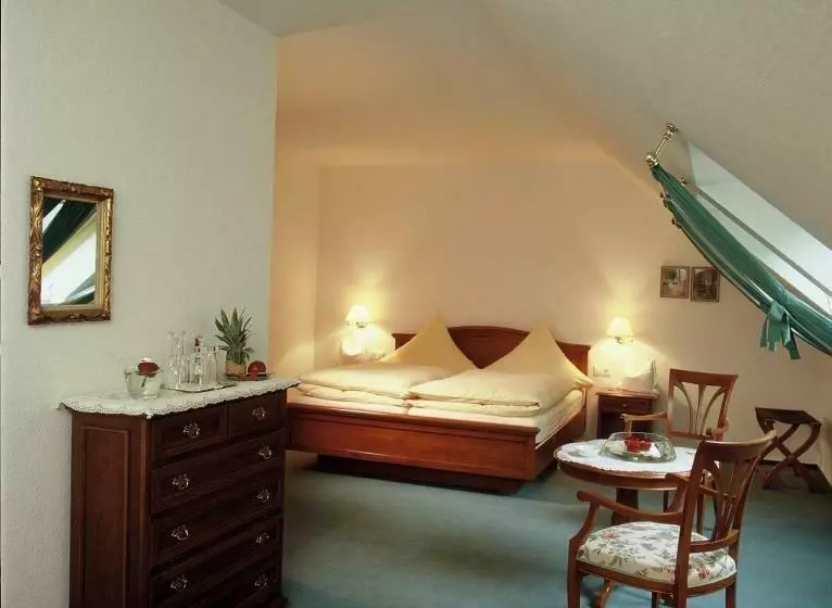 בית מלון כפרי Restaurant Zur Post