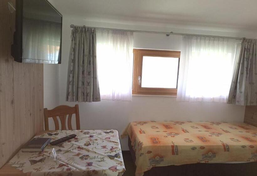 بنسيون Berggasthaus Kraxenberger