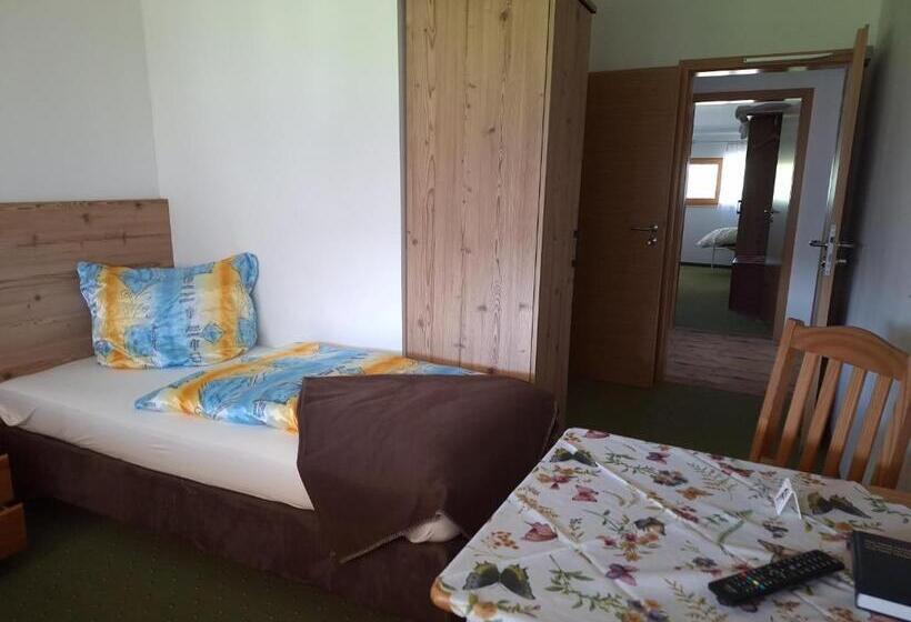 بنسيون Berggasthaus Kraxenberger