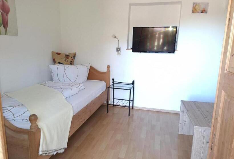 بنسيون Berggasthaus Kraxenberger