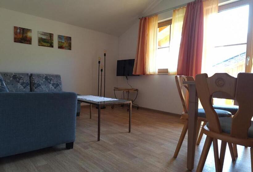 بنسيون Berggasthaus Kraxenberger