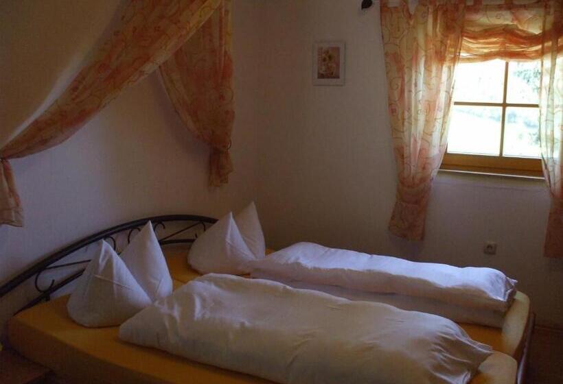 بنسيون Berggasthaus Kraxenberger