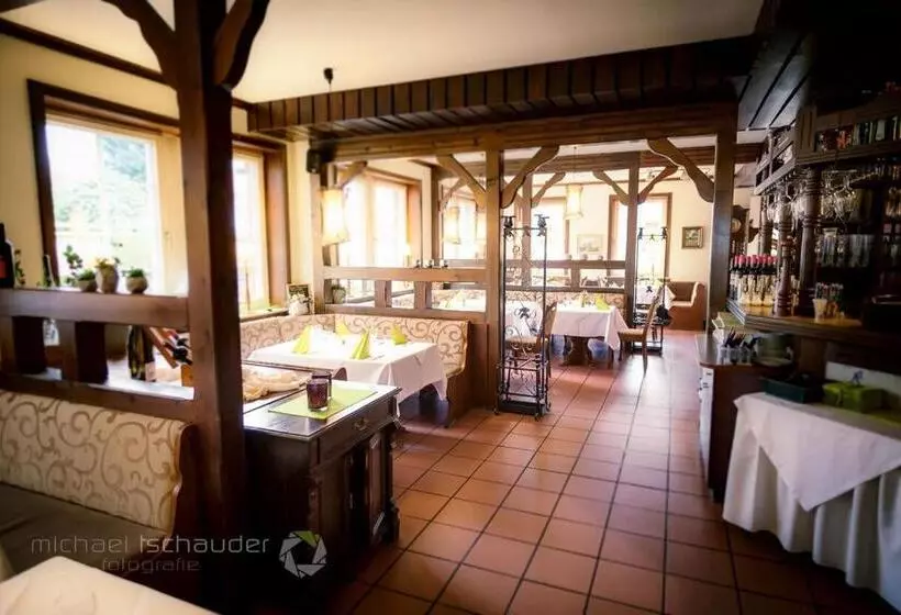 بنسيون Gasthaus Zur Linde