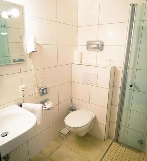 بنسيون Gasthaus Zur Linde