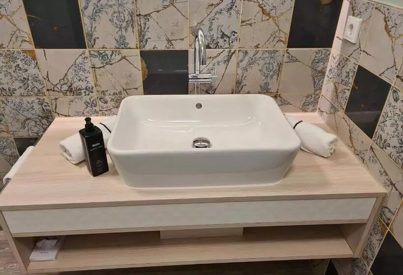 بنسيون Gasthaus Zur Linde