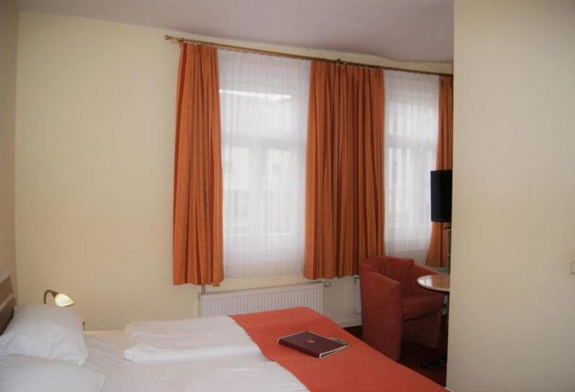 مبيت وإفطار Pension Am Dom