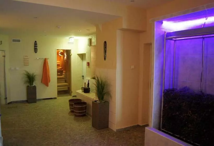 Отель Drei Rosen Ohg Regina & Hans   Peter Faßbinder