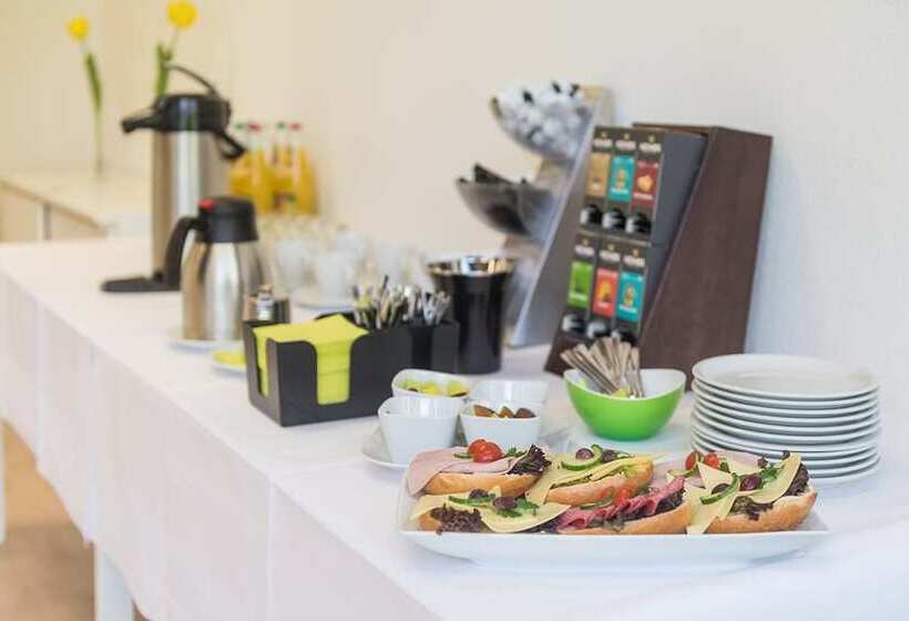 Отель Bildungs  Und Tagungshaus Haus Neuland