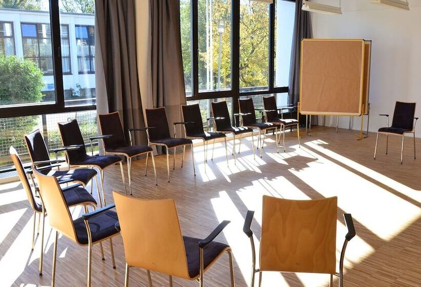 Отель Bildungs  Und Tagungshaus Haus Neuland