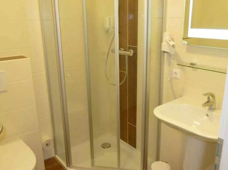 فندق Landgasthof Zum Grünen Walde