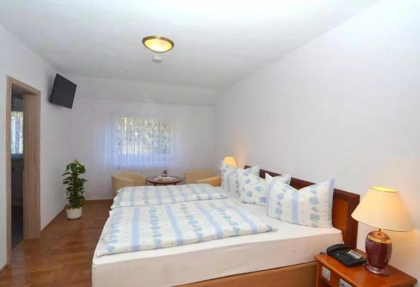 Land Hotel Am Wald Garni