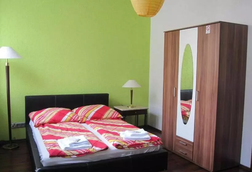 ホテル 12 Apostel