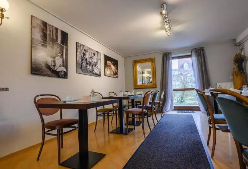 호텔 Art  Weingarten  Pizzeria Restaurant