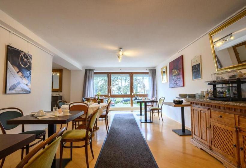 호텔 Art  Weingarten  Pizzeria Restaurant